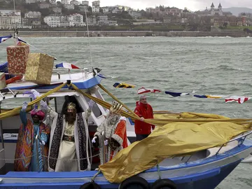 Los Reyes Magos llegan en barco a San Sebastián Los Reyes Magos llegan en barco a San Sebastián