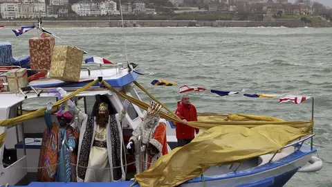 Los Reyes Magos llegan en barco a San Sebastián Los Reyes Magos llegan en barco a San Sebastián