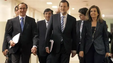 Rajoy a su llegada a su llegada a la reunión del grupo parlamentario Rajoy a su llegada a su llegada a la reunión del grupo parlamentario