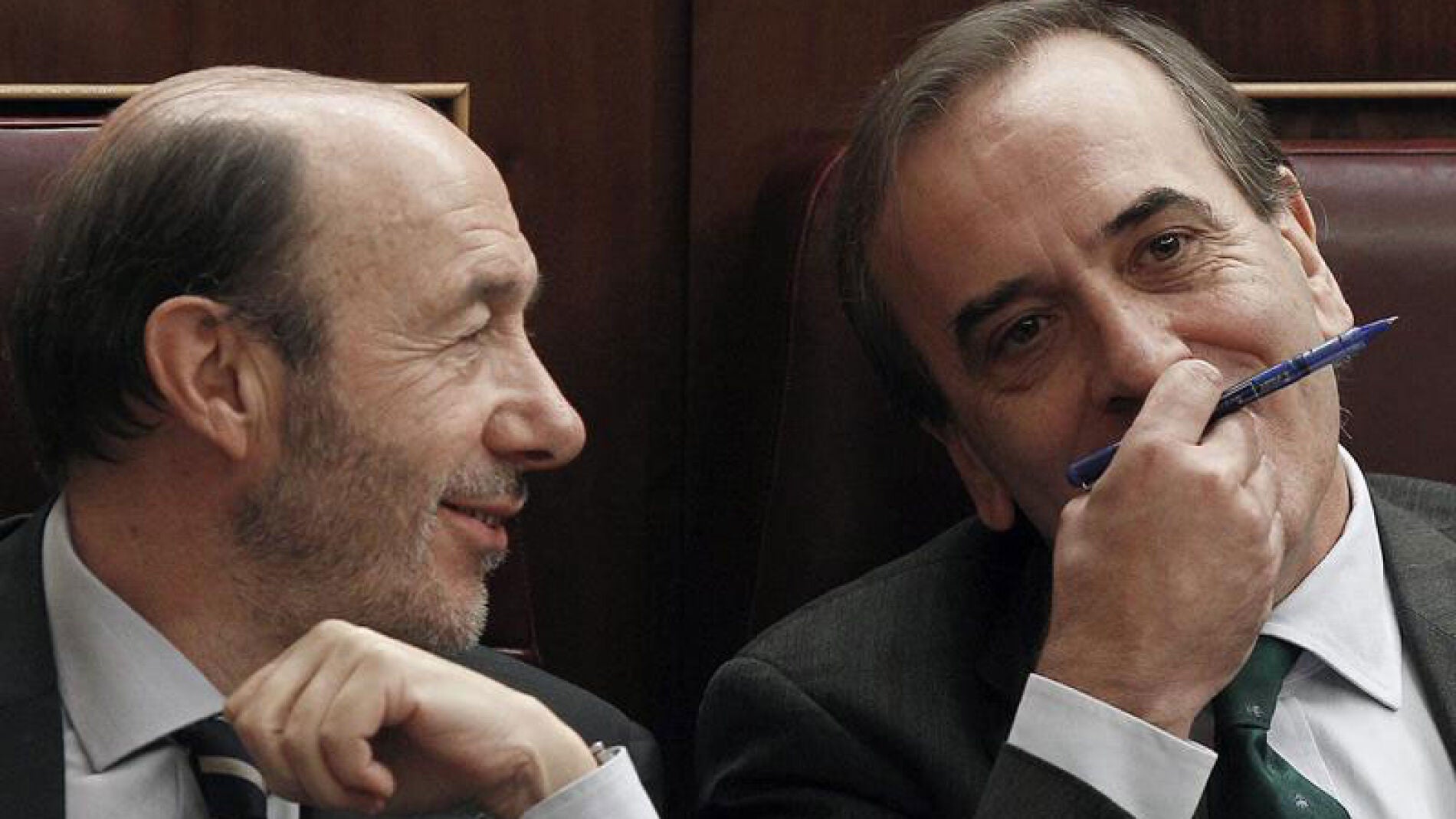 Rubalcaba y Alonso durante el pleno sobre los ajustes