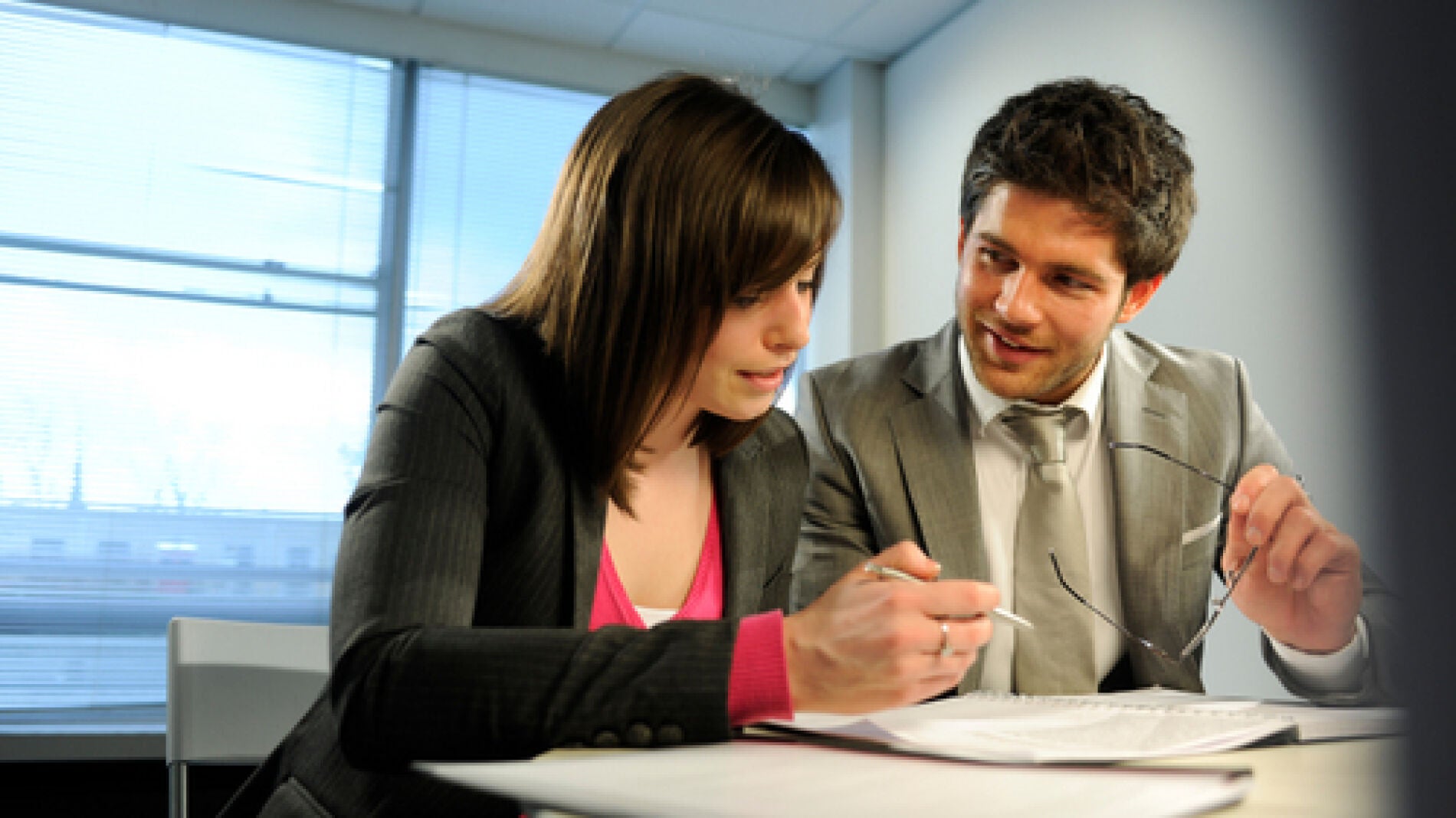 Una pareja trabajando
