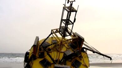 Una boya experimental que genera energía de las olas del mar