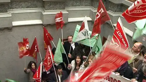 Delegados sindicales asaltan la Generalitat Valenciana Delegados sindicales asaltan la Generalitat Valenciana