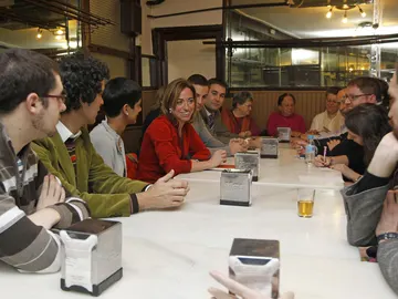 Carme Chacón durante el encuentro con militantes en Casa Labra Carme Chacón durante el encuentro con militantes en Casa Labra