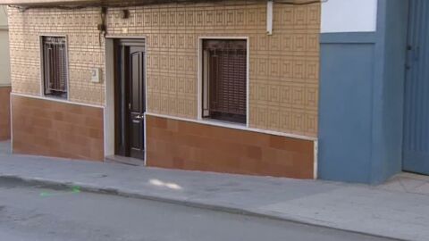 Mata a su sobrina al intentar arrollar a los padres de &eacute;sta 