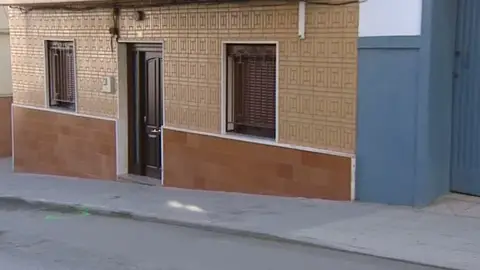 Mata a su sobrina al intentar arrollar a los padres de ésta Mata a su sobrina al intentar arrollar a los padres de ésta