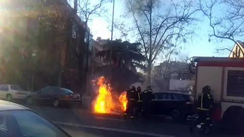 Un contenedor en llamas en Arganzuela Un contenedor en llamas en Arganzuela