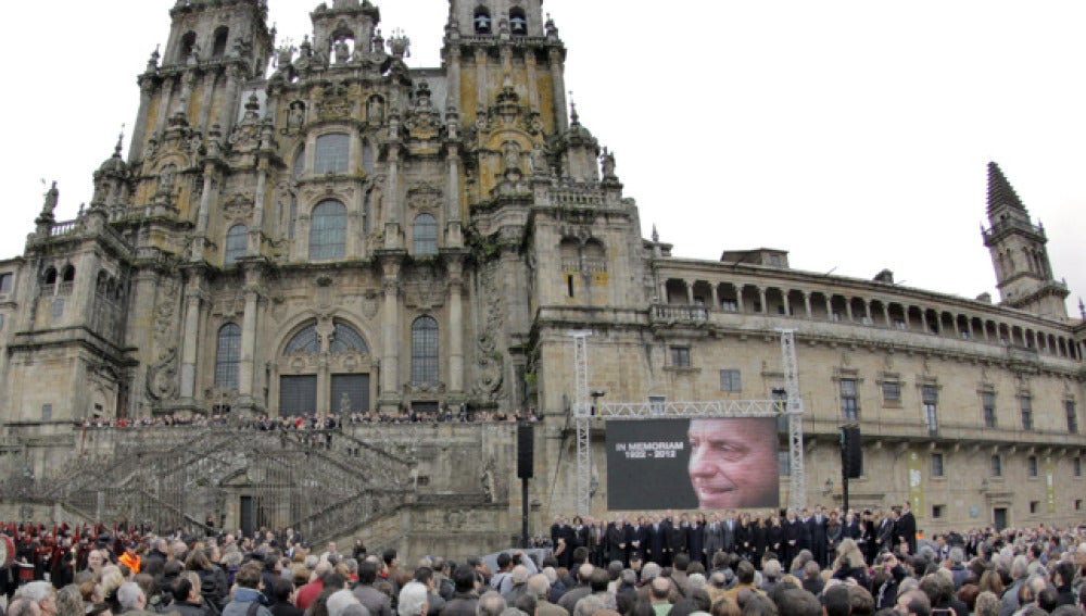 La plaza del Obradoiro despide a Fraga