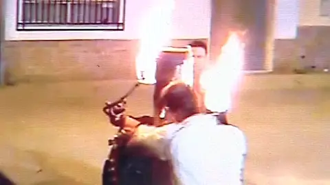 Muere un hombre durante unas fiestas del 'Toro embolao' en Castellón Muere un hombre durante unas fiestas del 'Toro embolao' en Castellón