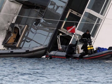 Labores de rescate en el Costa Concordia