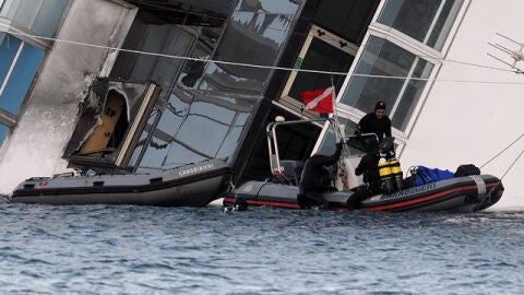 Labores de rescate en el Costa Concordia