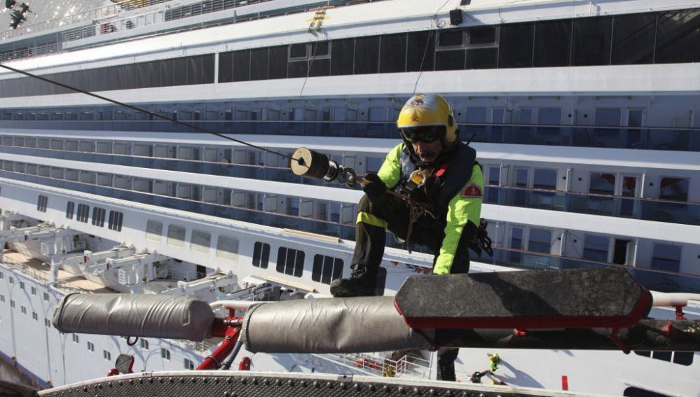 Labores de rescate en el Costa Concordia