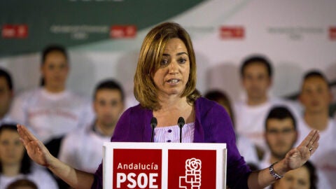 Carme Chac&oacute;n en un acto en C&aacute;diz
