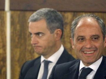 Ricardo Costa y Francisco Camps durante la lectura del veredicto