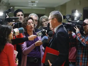 El ministro de Justicia, Alberto Ruiz-Gallardón, atiende a los periodistas El ministro de Justicia, Alberto Ruiz-Gallardón, atiende a los periodistas