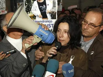 Los padres de Marta del Castillo, en una manifestación Los padres de Marta del Castillo, en una manifestación