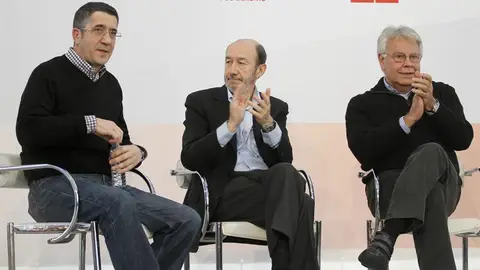 Rubalcaba, junto a Felipe González y Patxi López Rubalcaba, junto a Felipe González y Patxi López