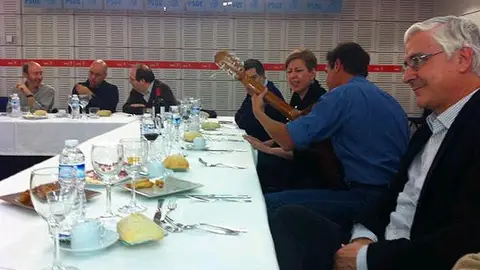 Momento musical en la cena Momento musical en la cena