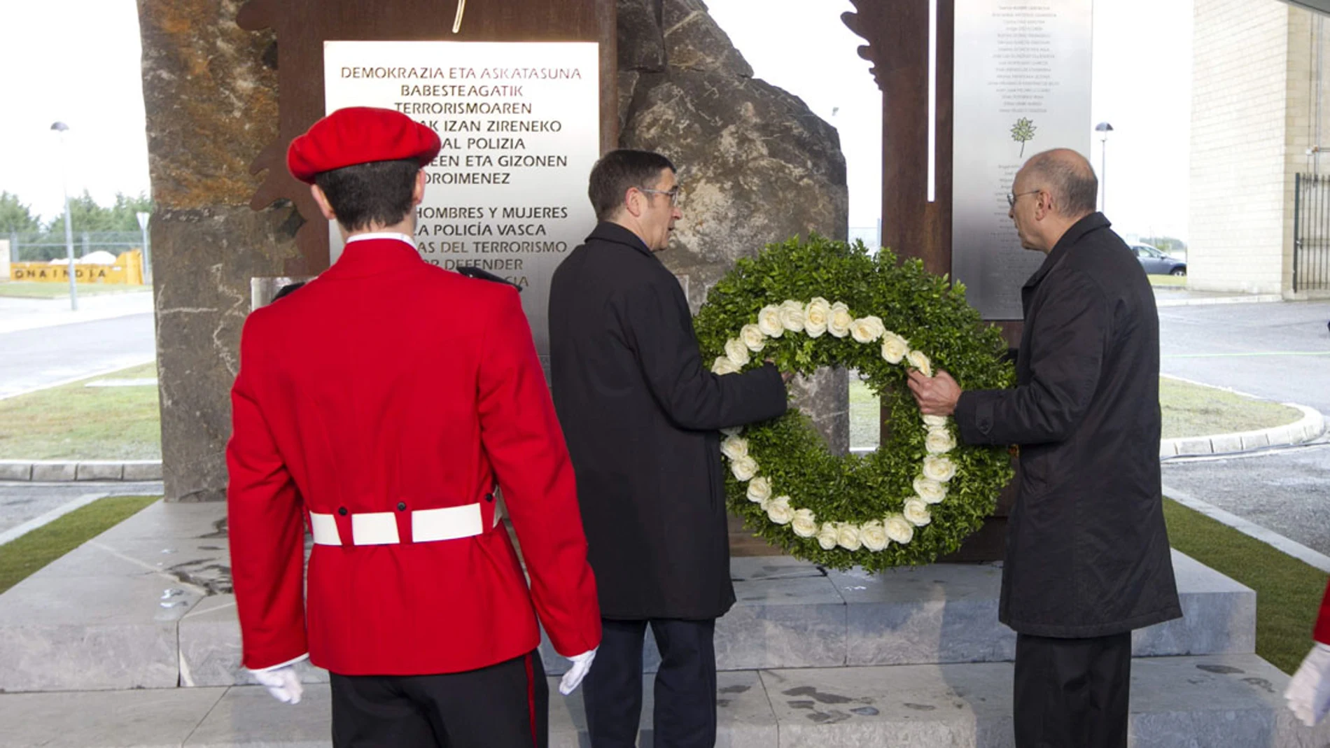 Patxi López junto al consejero de Interior del Gobierno Vasco Rodolfo Ares Patxi López junto al consejero de Interior del Gobierno Vasco Rodolfo Ares