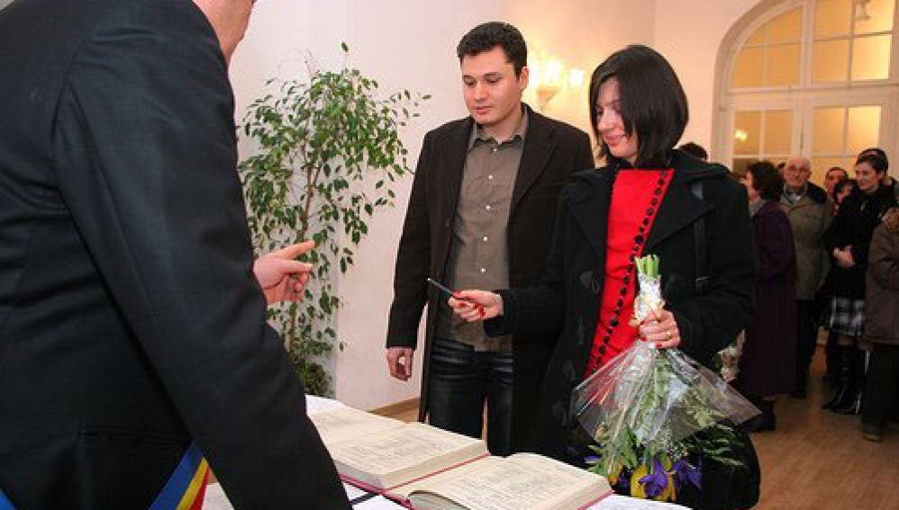 Boda civil en un ayuntamiento de España