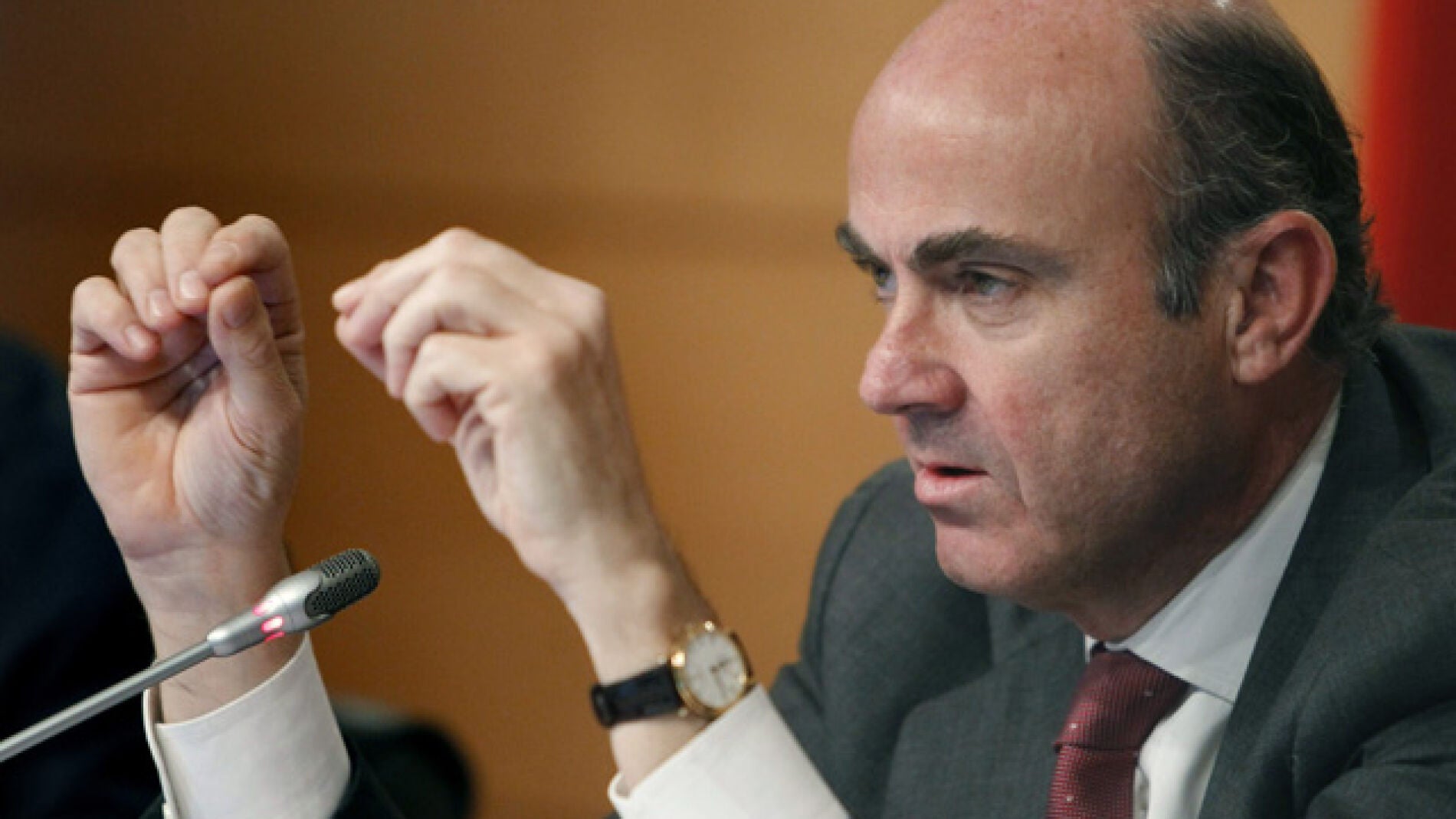 Luis de Guindos, en rueda de prensa