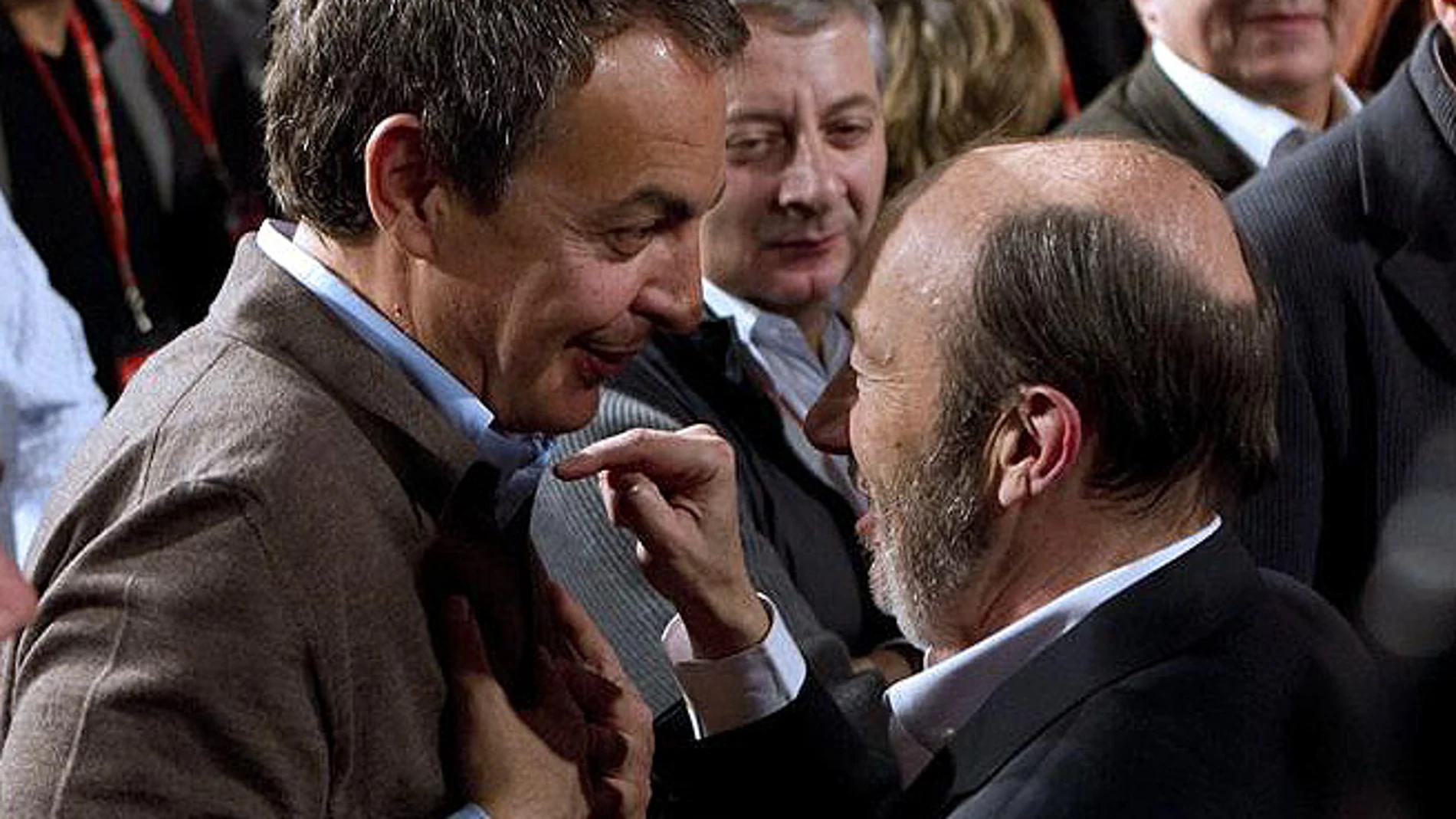 Zapatero saluda a Rubalcaba Zapatero saluda a Rubalcaba