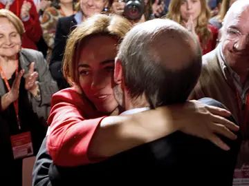 Rubalcaba abraza a Chacón Rubalcaba abraza a Chacón