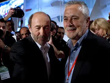 Alfredo Pérez Rubalcaba saluda al presidente de la Junta de Andalucía, Jose Antonio Griñán Alfredo Pérez Rubalcaba saluda al presidente de la Junta de Andalucía, Jose Antonio Griñán