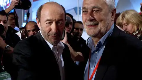 Alfredo Pérez Rubalcaba saluda al presidente de la Junta de Andalucía, Jose Antonio Griñán Alfredo Pérez Rubalcaba saluda al presidente de la Junta de Andalucía, Jose Antonio Griñán