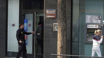 Sucursal de Vallecas atracada por el menor y su padre