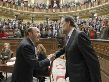 Rubalcaba y Rajoy tras el debate de investidura