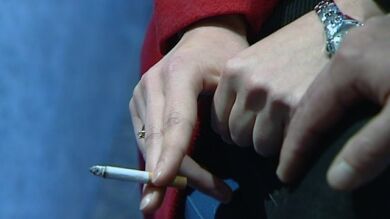 Asturias estudia prohibir fumar mientras se espera al autobús 