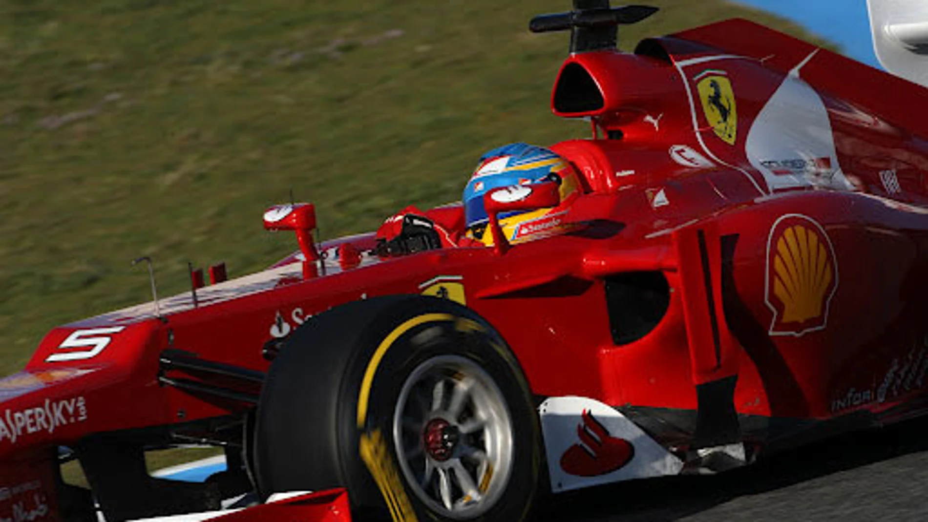 Alonso traza una curva en Jerez