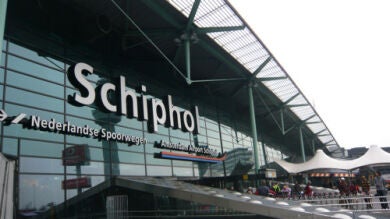 Arrestan al sospechoso de la amenaza de bomba en el aeropuerto de Amsterdam 