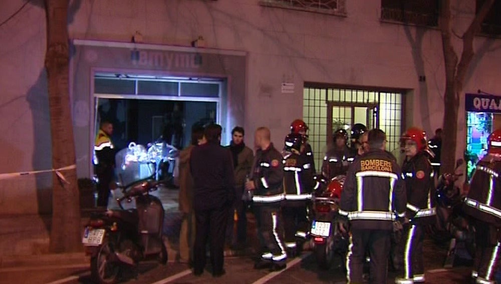 Dos bomberos siguen ingresados luego de la explosión