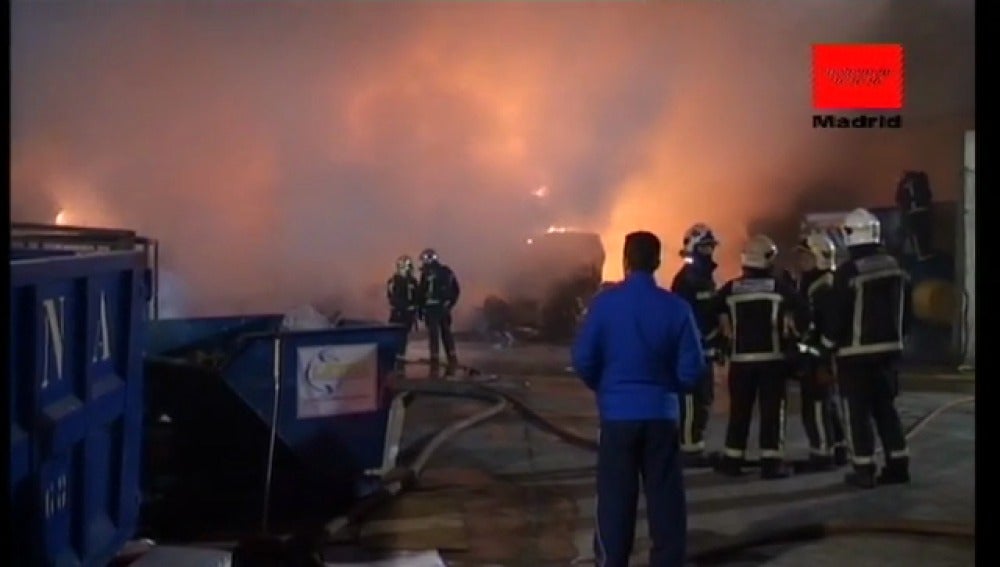 Incendio en un polígono de Alcalá de Henares