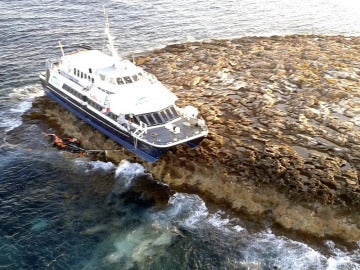 Un ferry encalla en la ruta Ibiza-Formentera