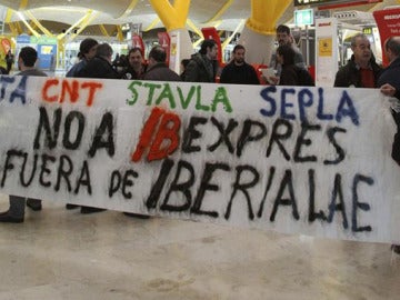 Huelga de trabajadores de Iberia en Barajas