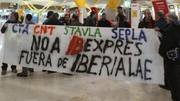 Huelga de trabajadores de Iberia en Barajas
