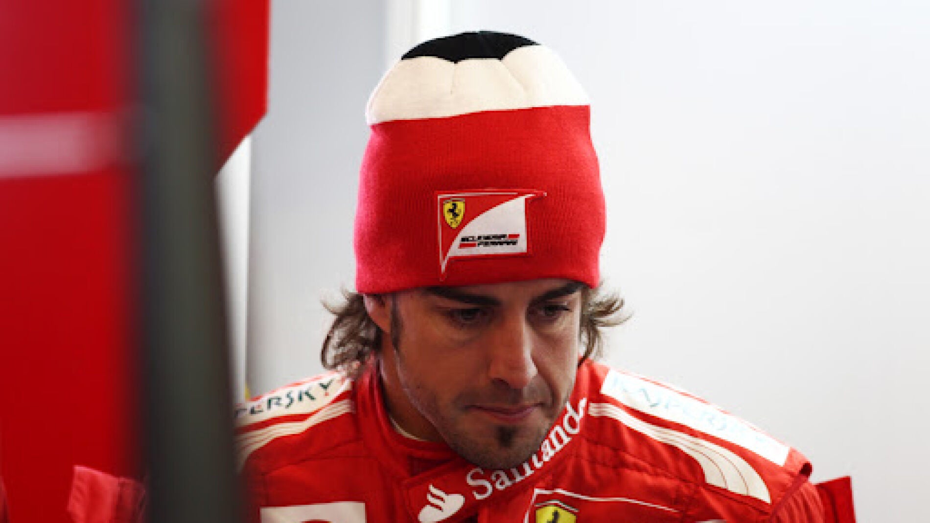 Alonso, en el box de Ferrari