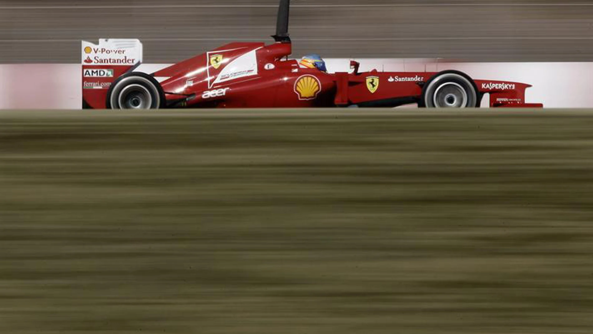 Alonso rueda sobre el circuito de Montmeló