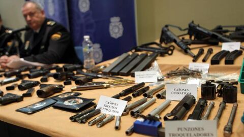La Polic&iacute;a Nacional ha detenido a un matrimonio y a su hijo por tr&aacute;fico de armas