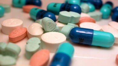 Google es acusada por obtener beneficios de la venta de medicamentos ilegales