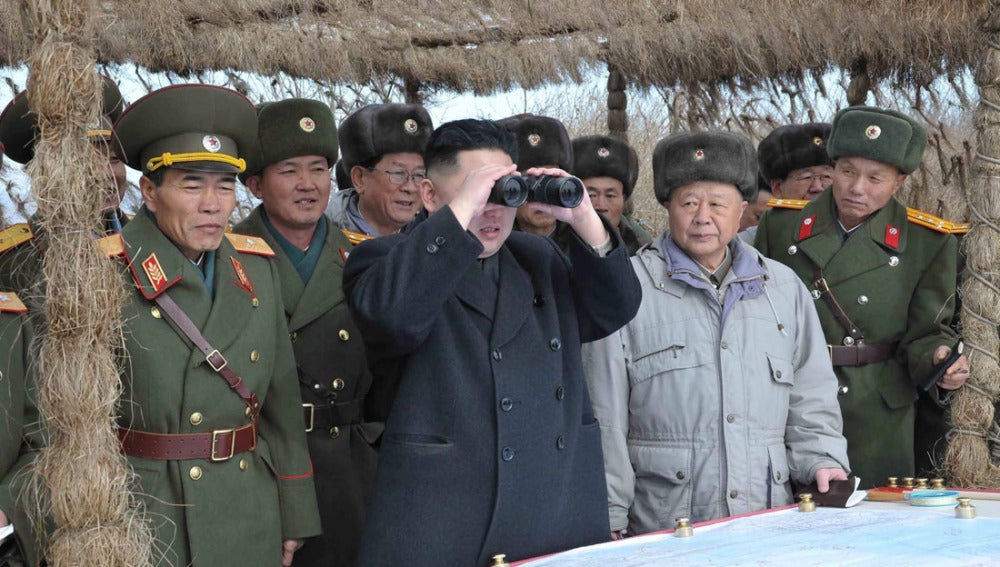 Kim Jong-un  inspecciona dos polémicas unidades militares 