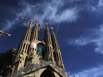 Imagen de las grúas de la Sagrada Familia de Barcelona.