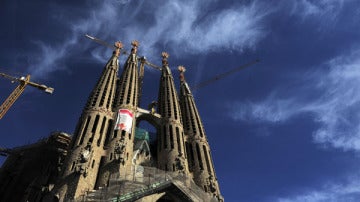 Imagen de las grúas de la Sagrada Familia de Barcelona.