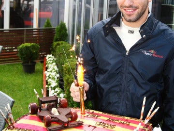 Alguersuari celebra su cumpleaños en el GP Australia 2011