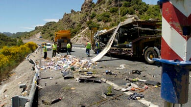 Un total de 17 heridos tras salirse de la vía el autobús en el que viajaban