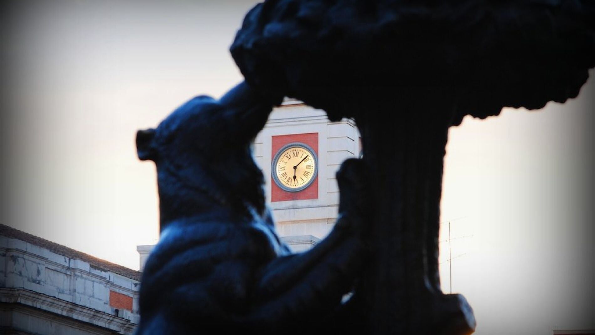 La estatua del oso y el madro&ntilde;o