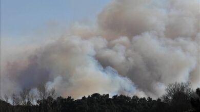 Continúan los trabajos de extinción de los incendios de Girona y Lleida